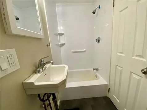 7 Guinn Court Newport RI 02840