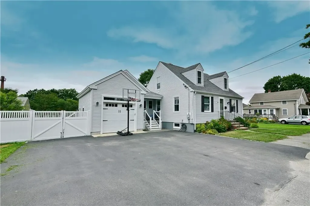 25 West Street Warren RI 02885
