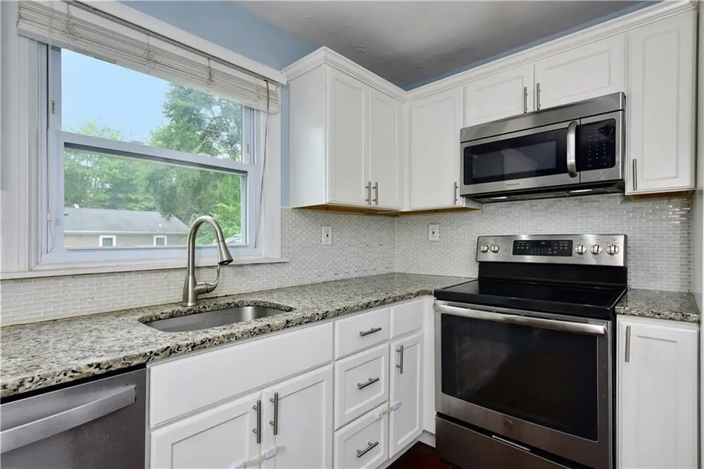 25 West Street Warren RI 02885