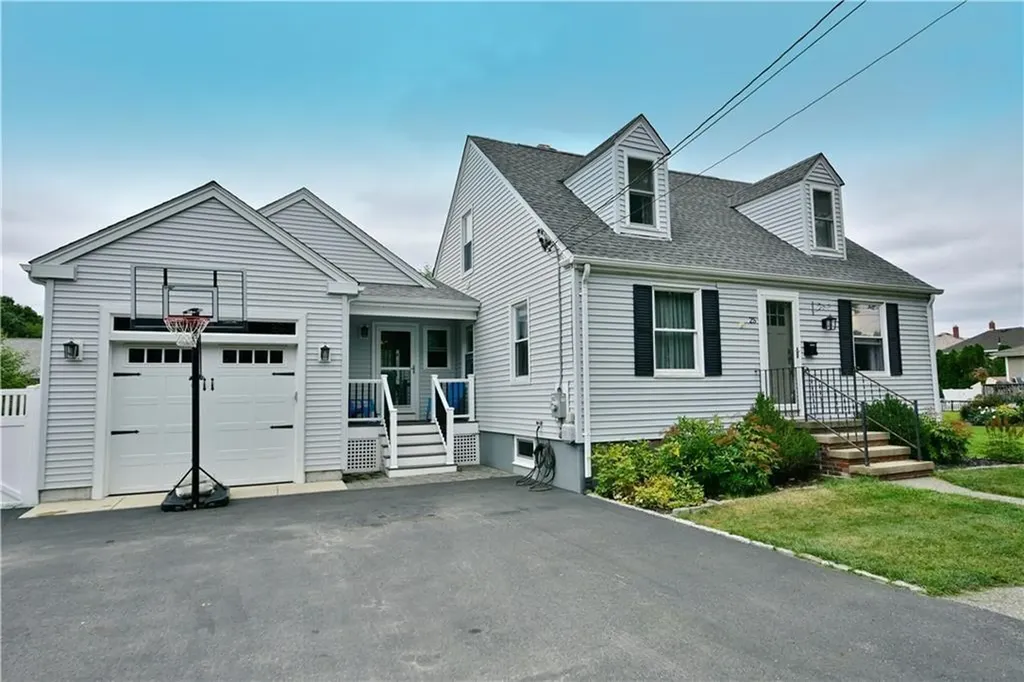 25 West Street Warren RI 02885