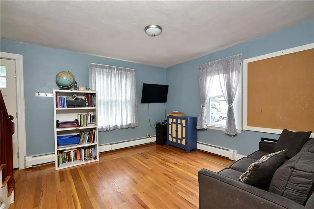 25 West Street Warren RI 02885
