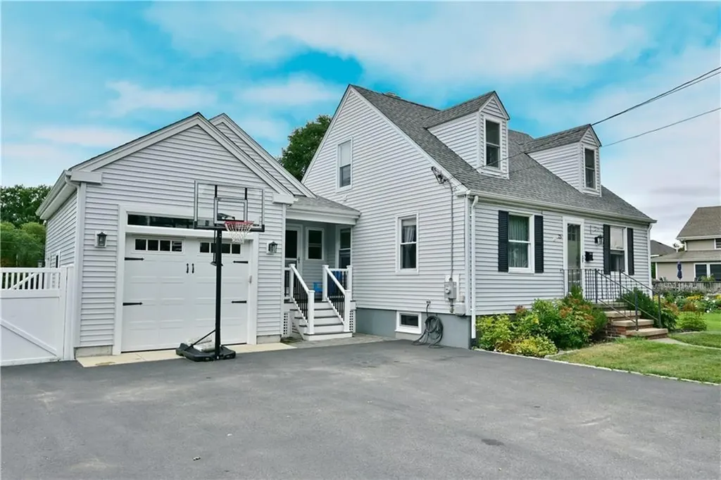 25 West Street Warren RI 02885