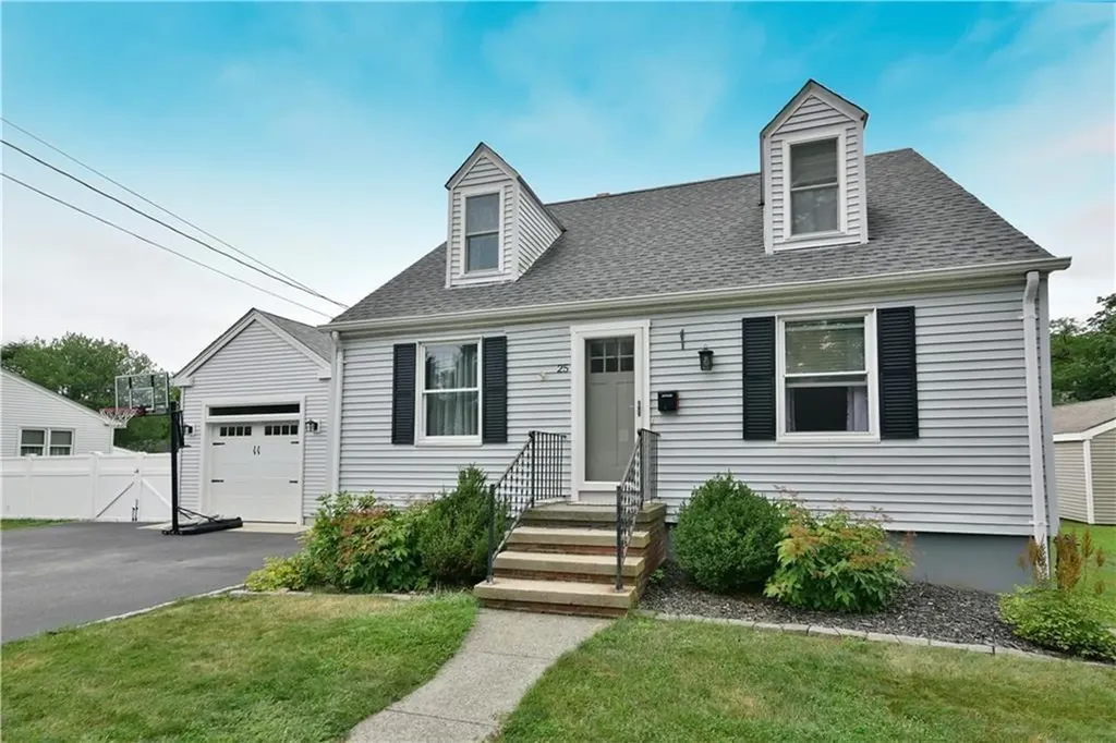 25 West Street Warren RI 02885