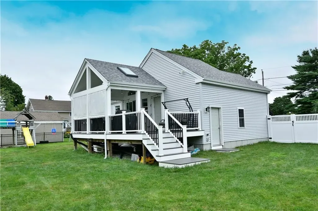 25 West Street Warren RI 02885
