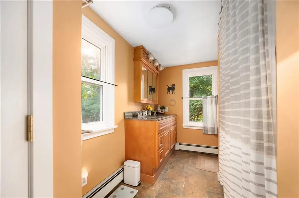 4057 South County Trail Charlestown RI 02813