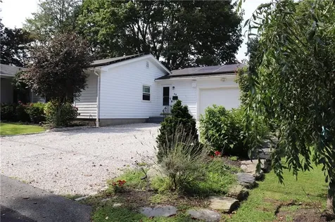 43 Mixter Street Middletown RI 02842