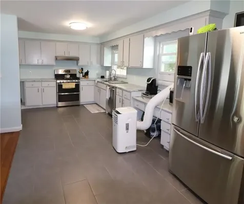 43 Mixter Street Middletown RI 02842