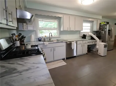 43 Mixter Street Middletown RI 02842