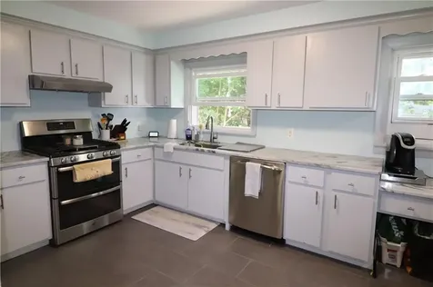 43 Mixter Street Middletown RI 02842