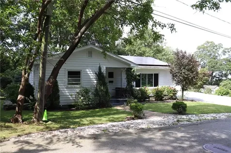 43 Mixter Street Middletown RI 02842