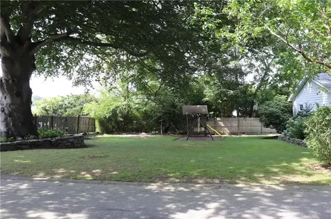 43 Mixter Street Middletown RI 02842