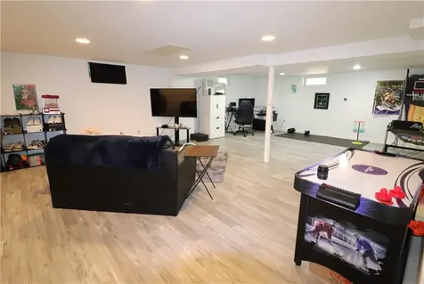 43 Mixter Street Middletown RI 02842