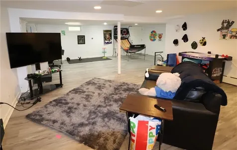 43 Mixter Street Middletown RI 02842