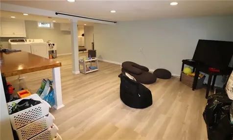 43 Mixter Street Middletown RI 02842