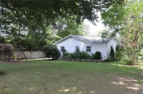 43 Mixter Street Middletown RI 02842