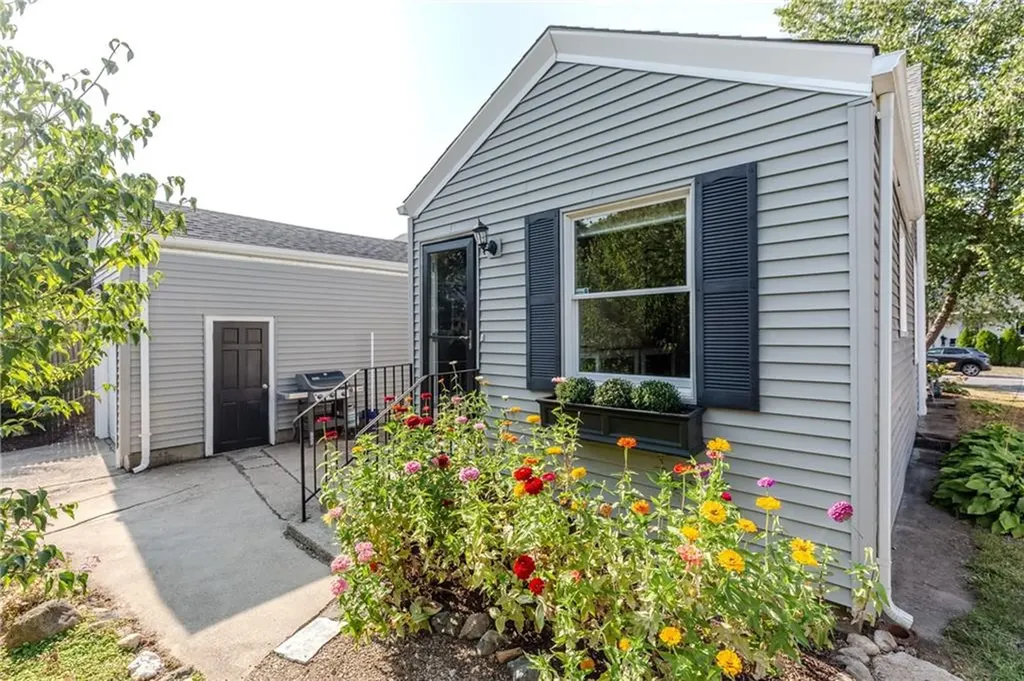 48 Homefield Avenue Providence RI 02908