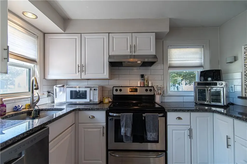 15 Wellesley Avenue Pawtucket RI 02860
