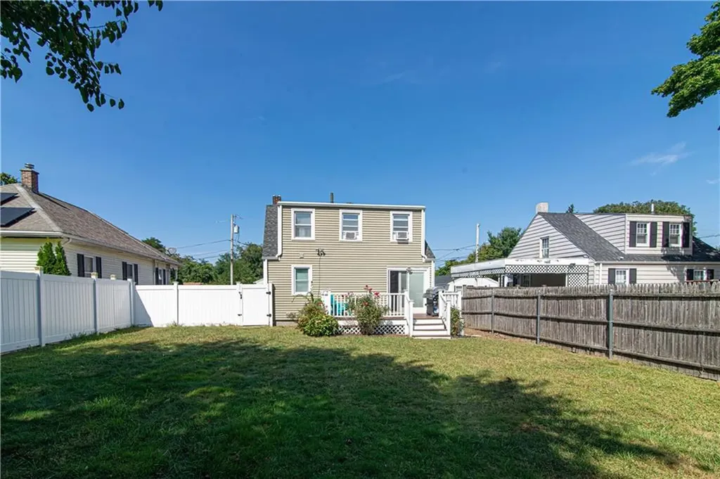 15 Wellesley Avenue Pawtucket RI 02860