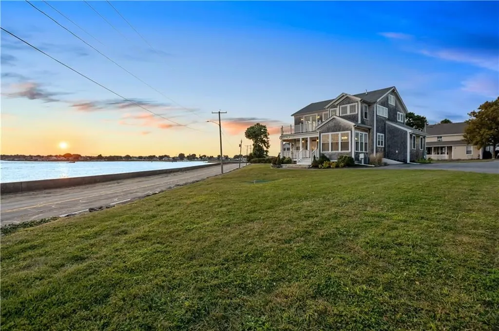 1888 Main Road Tiverton RI 02878