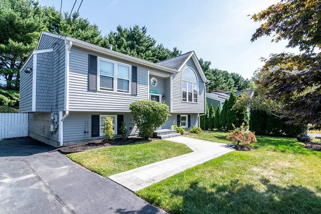 51 Mallory Court Cranston RI 02910