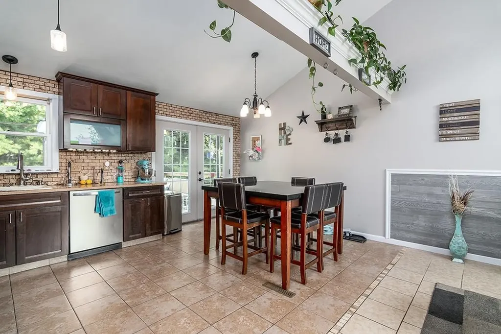 51 Mallory Court Cranston RI 02910