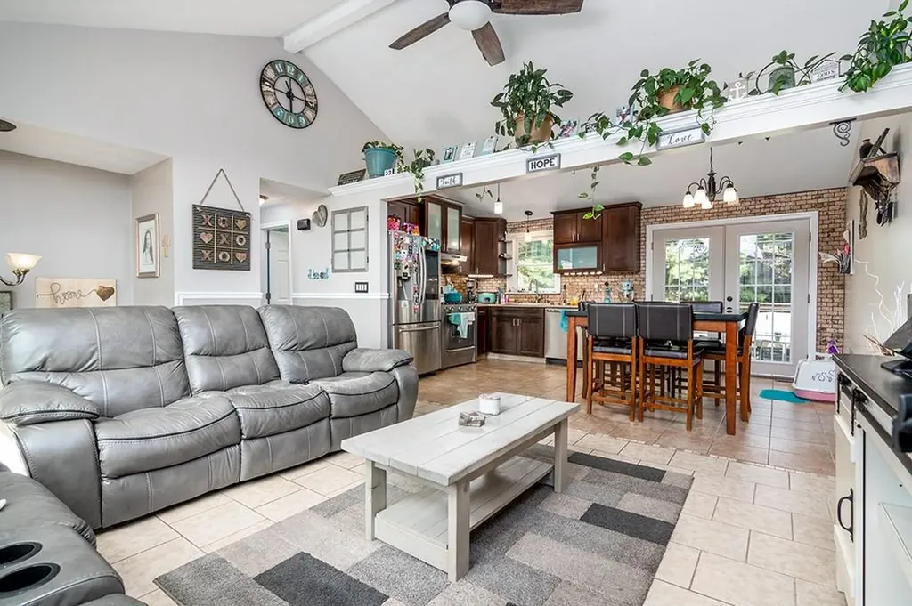 51 Mallory Court Cranston RI 02910