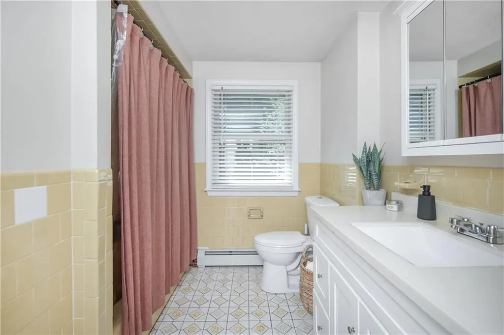 335 Natick Avenue Warwick RI 02886