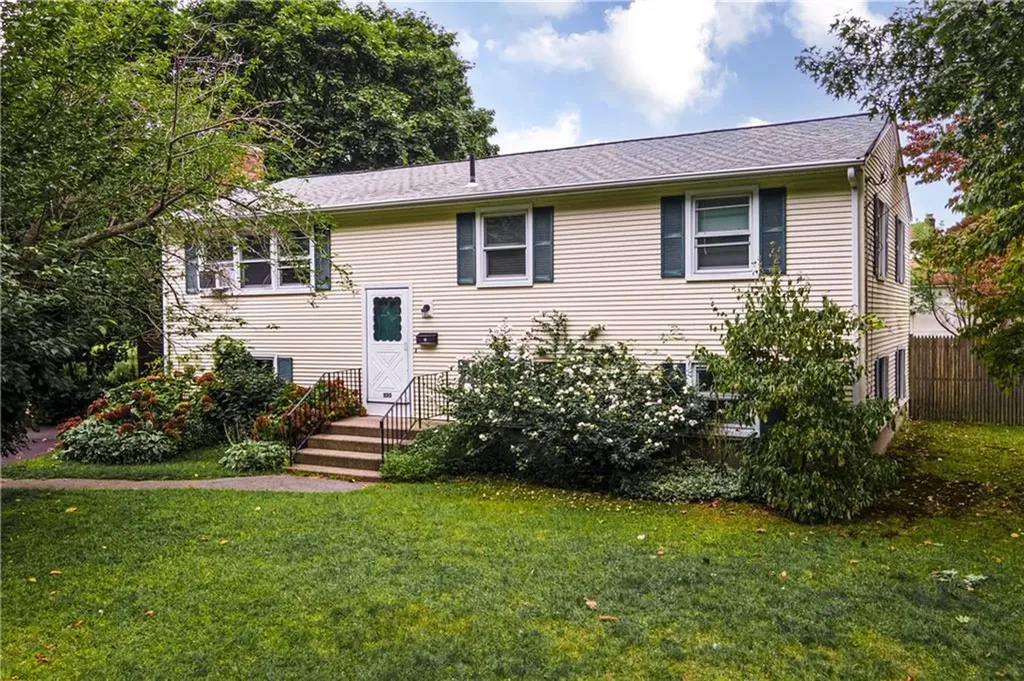 335 Natick Avenue Warwick RI 02886