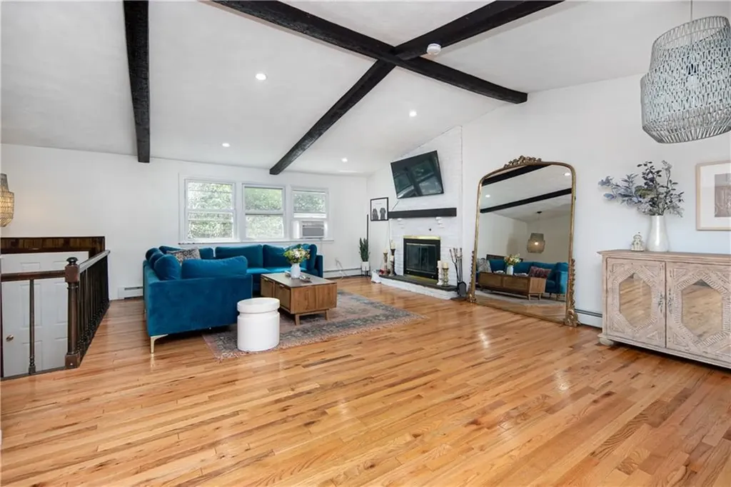 335 Natick Avenue Warwick RI 02886