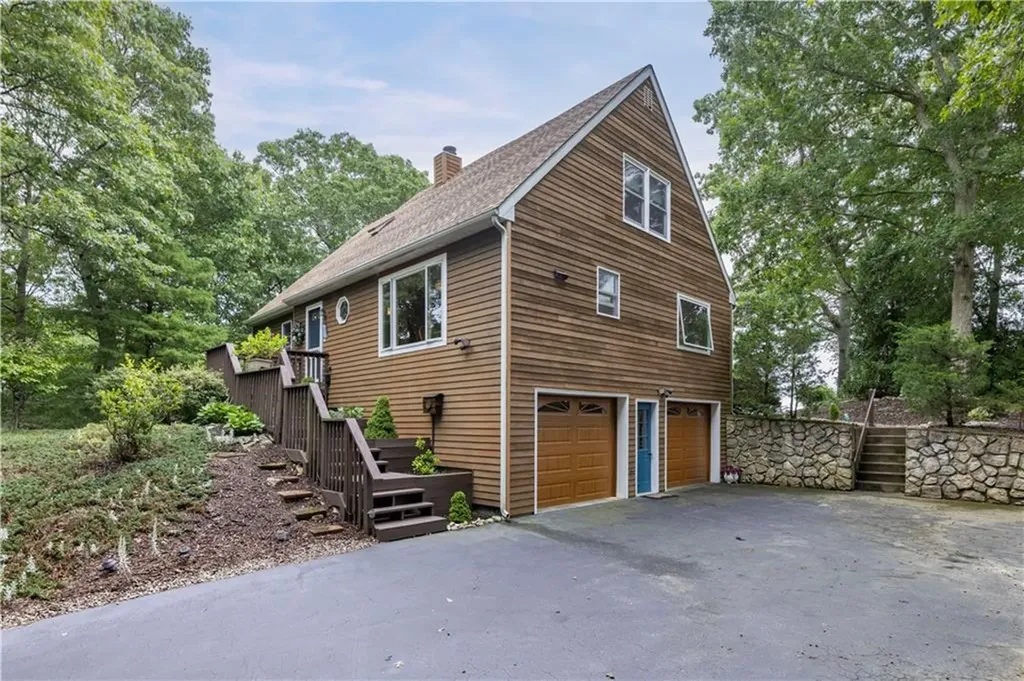 7 Wicklow Road Westerly RI 02891