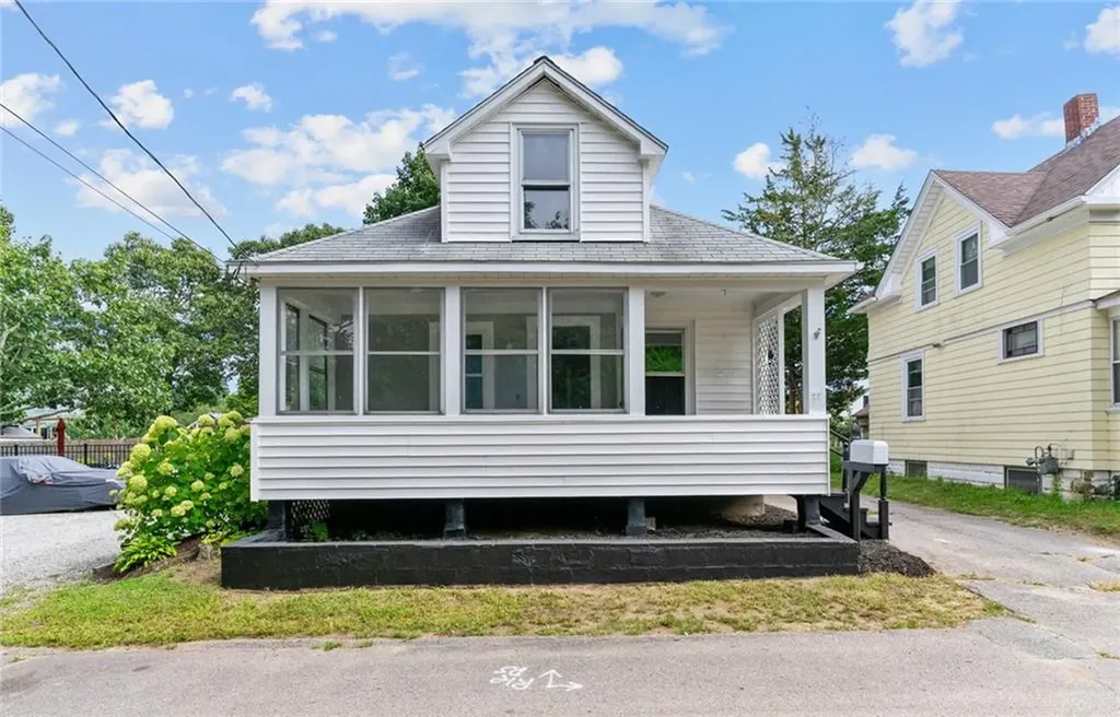 22 Powhatan Street Warwick RI 02889