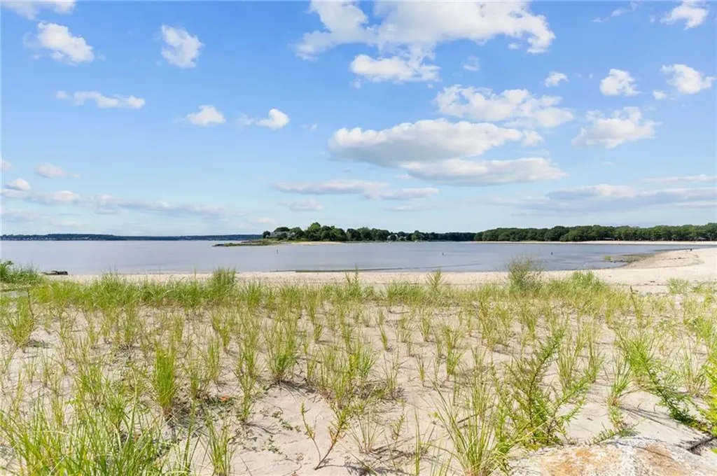 22 Powhatan Street Warwick RI 02889