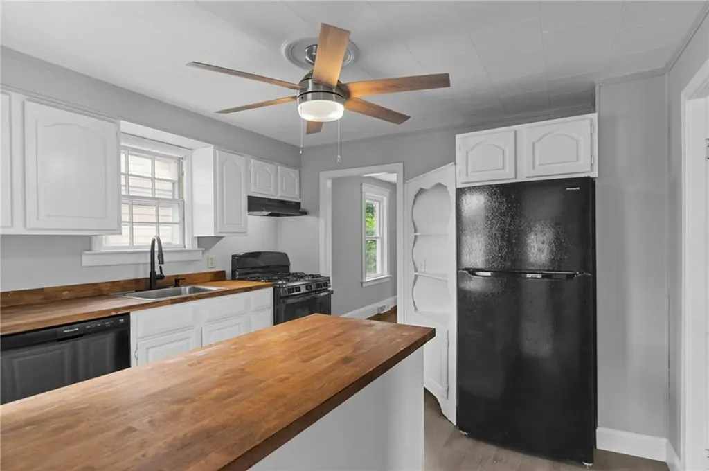 22 Powhatan Street Warwick RI 02889