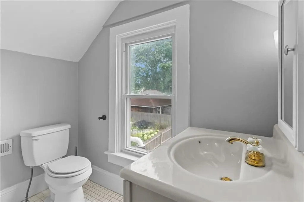 22 Powhatan Street Warwick RI 02889