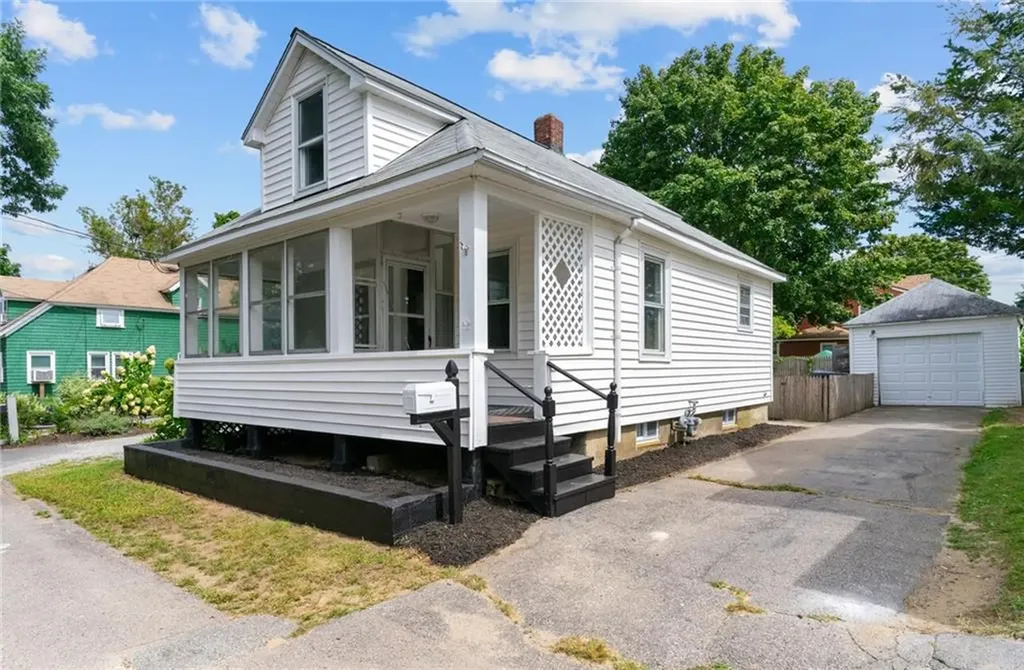 22 Powhatan Street Warwick RI 02889