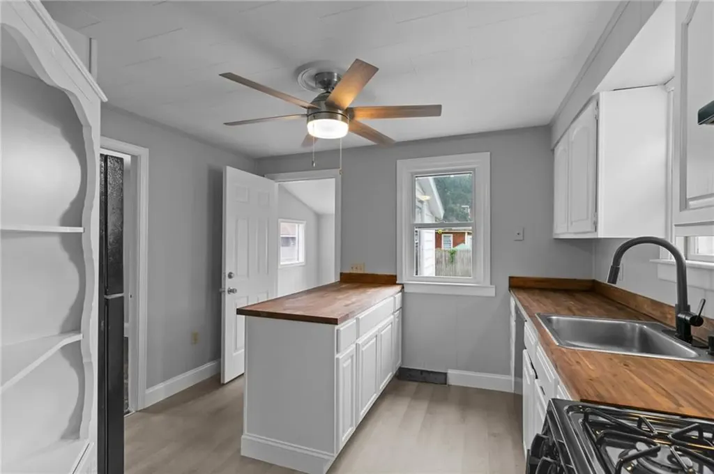 22 Powhatan Street Warwick RI 02889