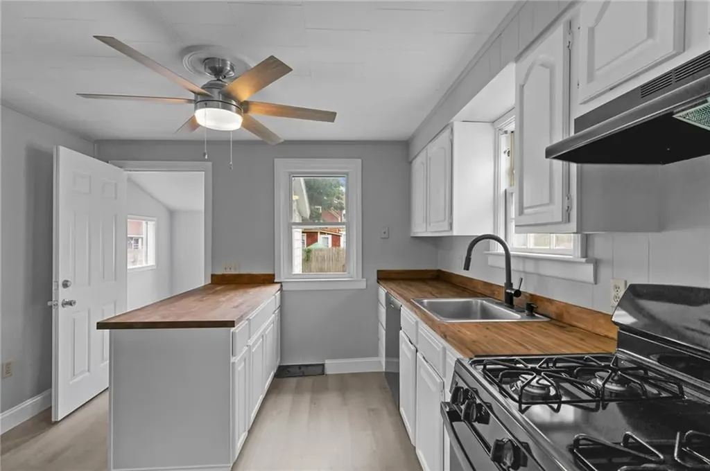22 Powhatan Street Warwick RI 02889