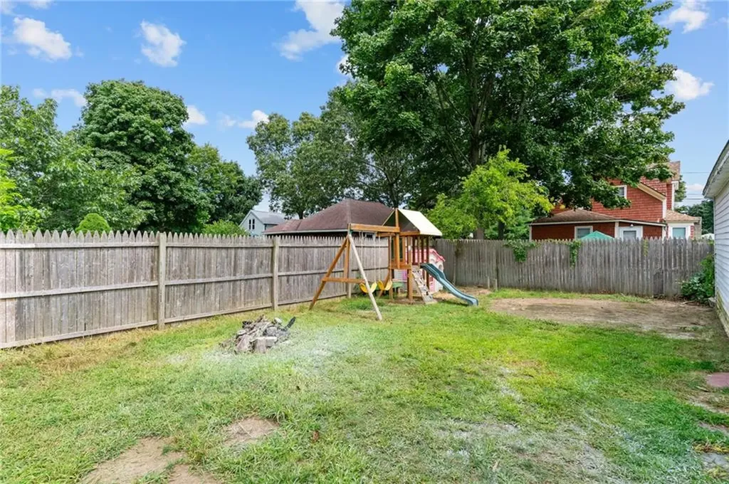 22 Powhatan Street Warwick RI 02889