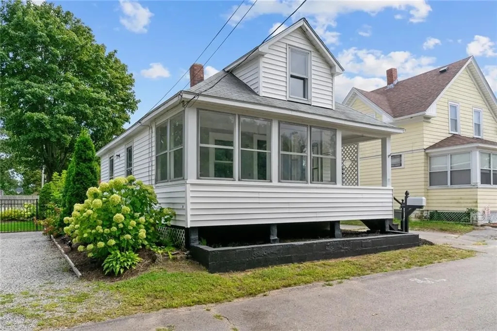22 Powhatan Street Warwick RI 02889