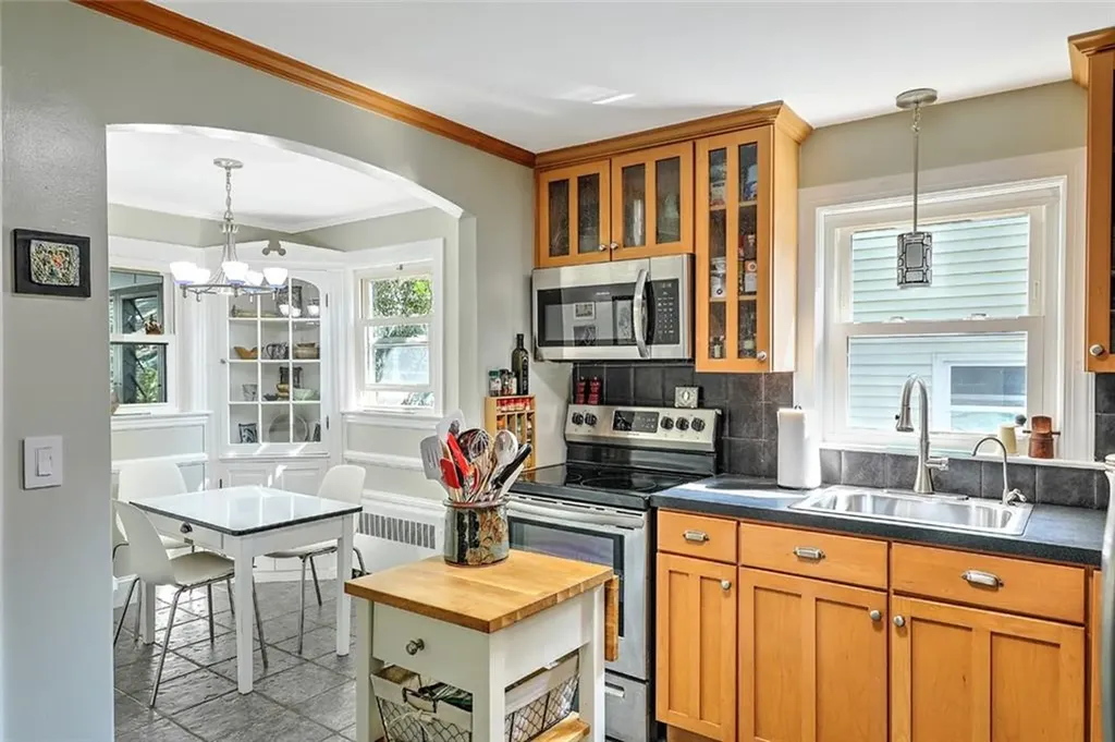 23 Haddon Hill Road Cranston RI 02905