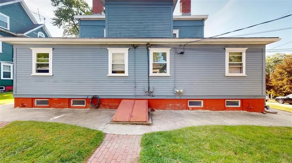 121 Highland Street Woonsocket RI 02895