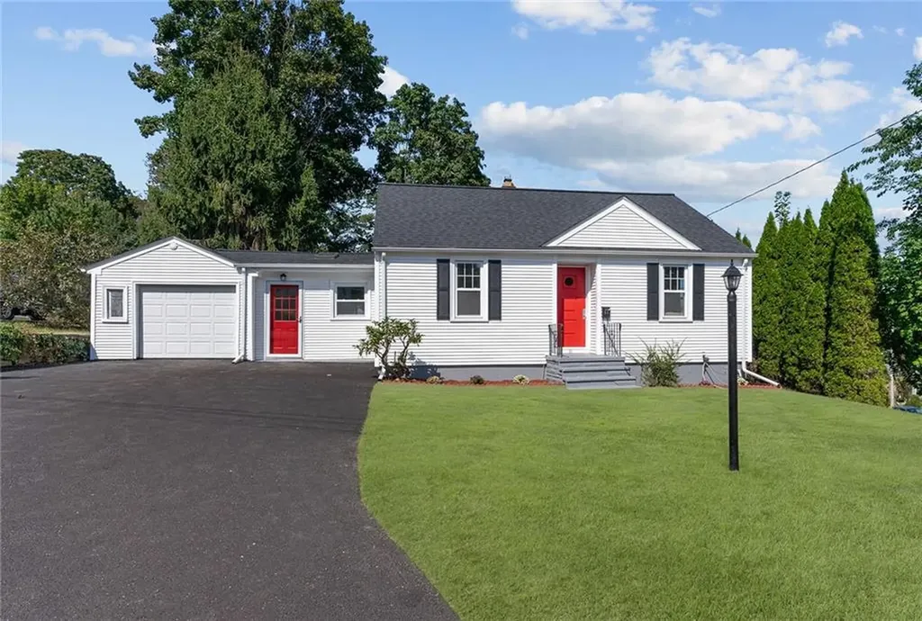 11 Peters Lane West Warwick RI 02893