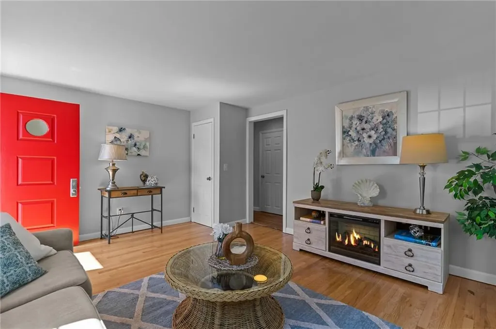 11 Peters Lane West Warwick RI 02893