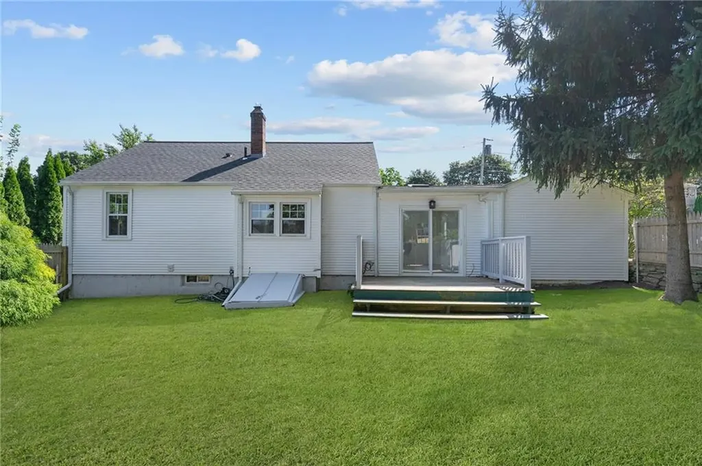 11 Peters Lane West Warwick RI 02893