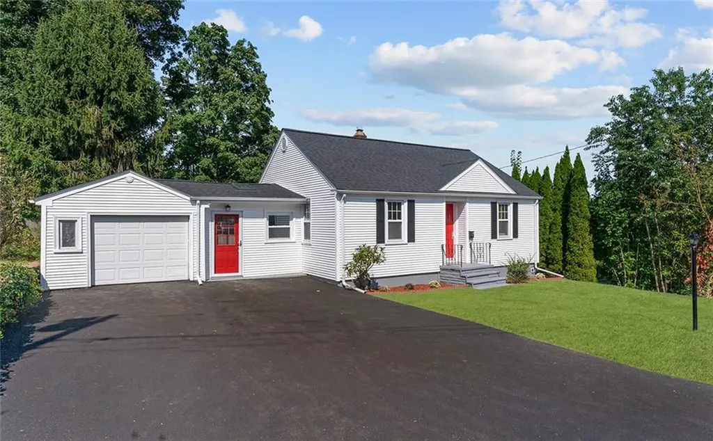 11 Peters Lane West Warwick RI 02893