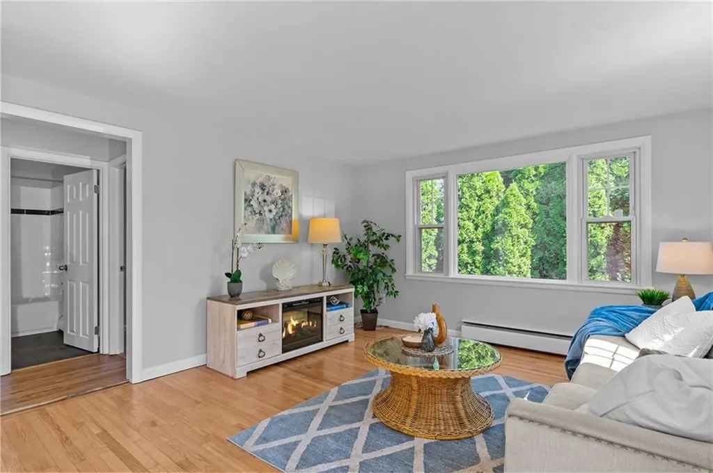 11 Peters Lane West Warwick RI 02893