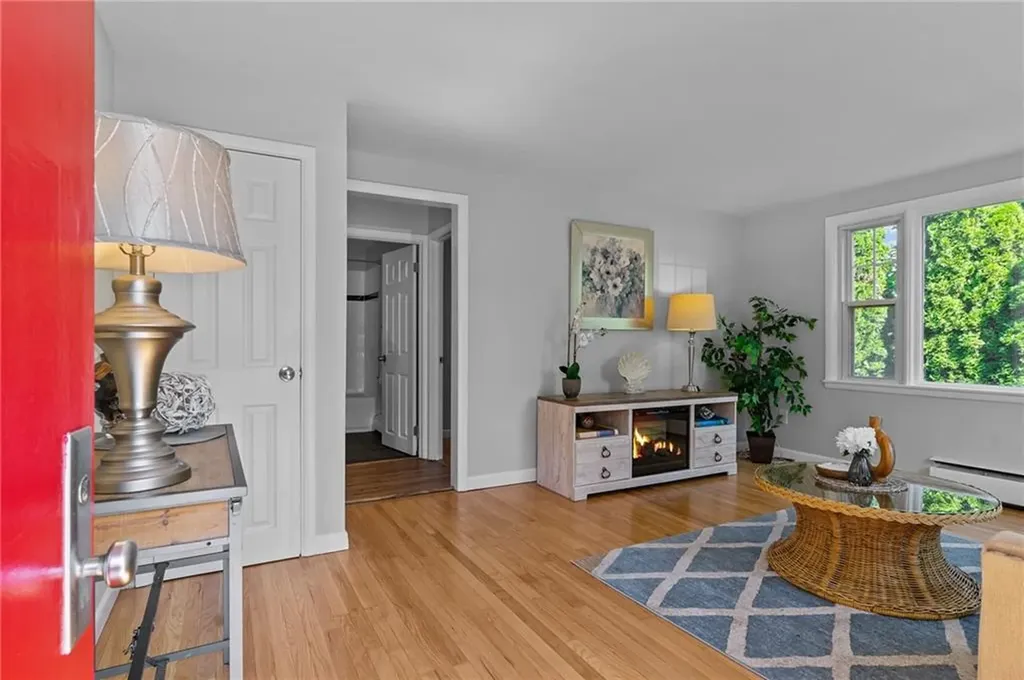11 Peters Lane West Warwick RI 02893