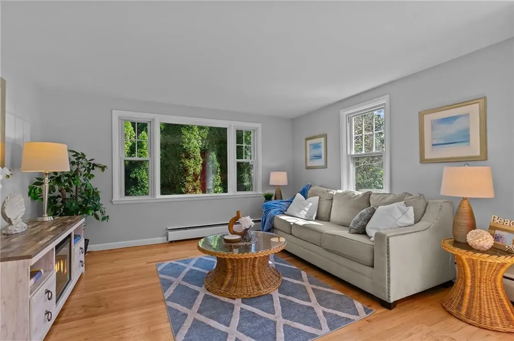 11 Peters Lane West Warwick RI 02893