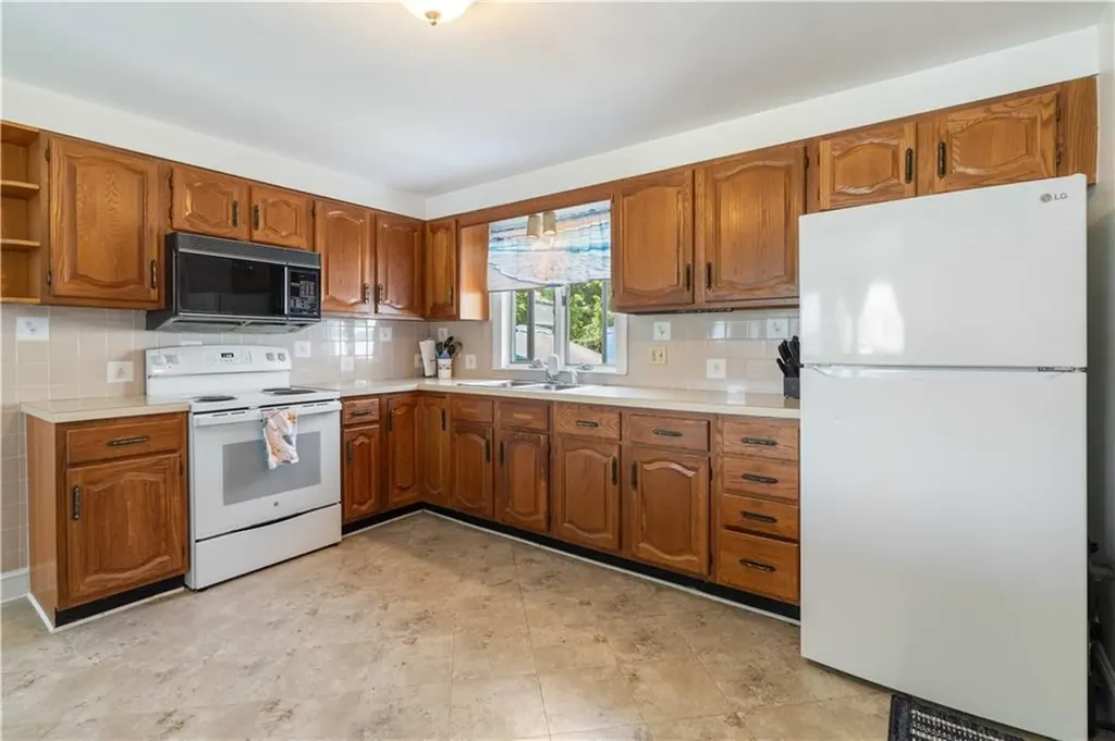 30 Rosedale Terrace Middletown RI 02842