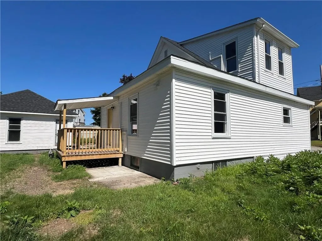 339 Vose Street Woonsocket RI 02895